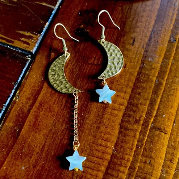 Moon and stars mismatched earrings - Picture 2 of 2